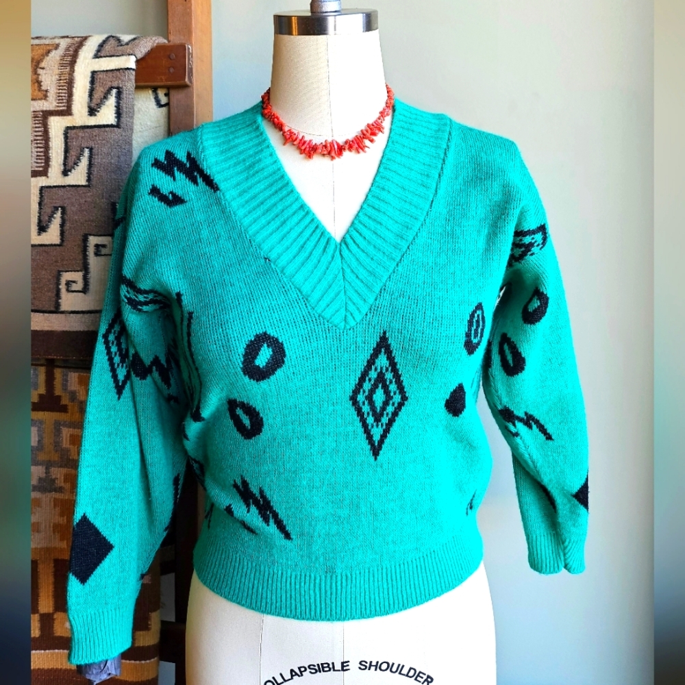 Teasers V-Necked Women's Small Vintage Green and Black Geometrical Shapes, USA